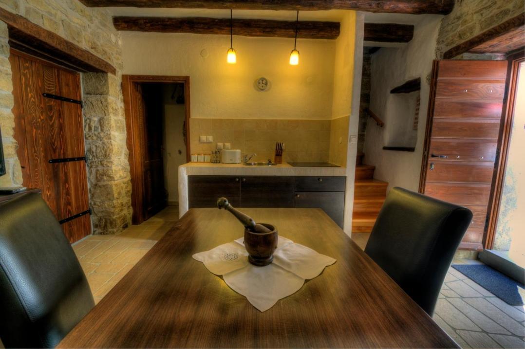 Traditional Stone House Kotli ブゼト エクステリア 写真